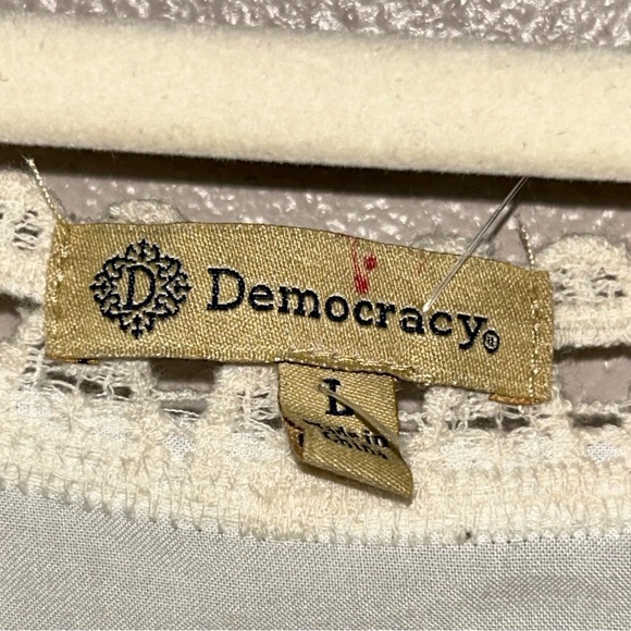 Democracy Cream Lace Blouse - Picture 3 of 3